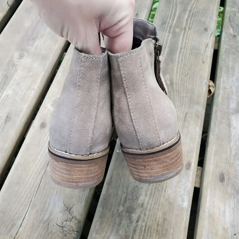 Blondo Liam Waterproof Mushroom Gray Suede Leather Zip Ankle‎ Boots Booties 7
